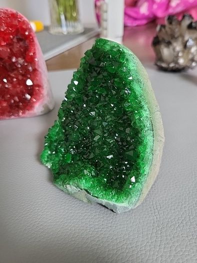 Quartz green geode
