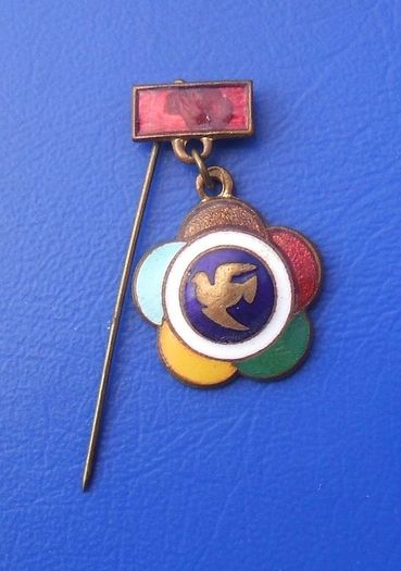 WORLD FESTIVAL OF YOUTH AND STUDENTS (Internationalism festival) - attendee's badge (c.1960's)