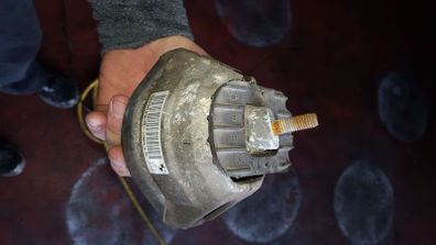 BMW 5 SERIES e60 e61 520d 525d 530d engine mount