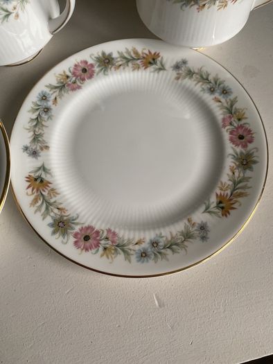 Royal Albert Belinda 18 piece tea  set