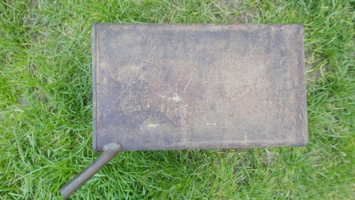 Vintage Mobiland Oil Pyarmid Tin In Original Condition 15" X 9"