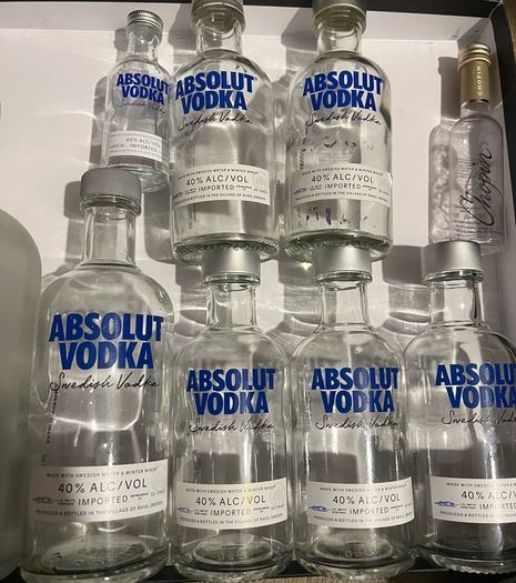Hennessy Cognac Gin vodka whiskey empty mini Bottle Hennessy Cognac absolut vodka belveder gin Bombay whiskey Jack Daniels belveder paddy powers Jameson bacardi jagermeister Empty Bottles