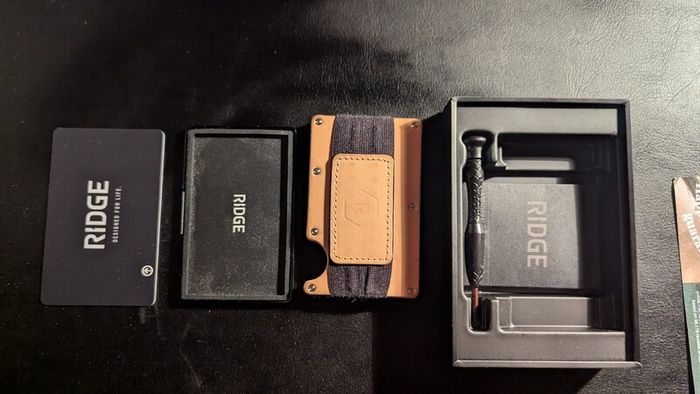 Ridge Wallet - Natural Leather with Cash Strap + Added Coin Tray