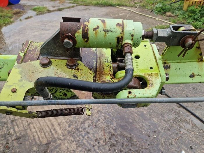 Class 870 tedder