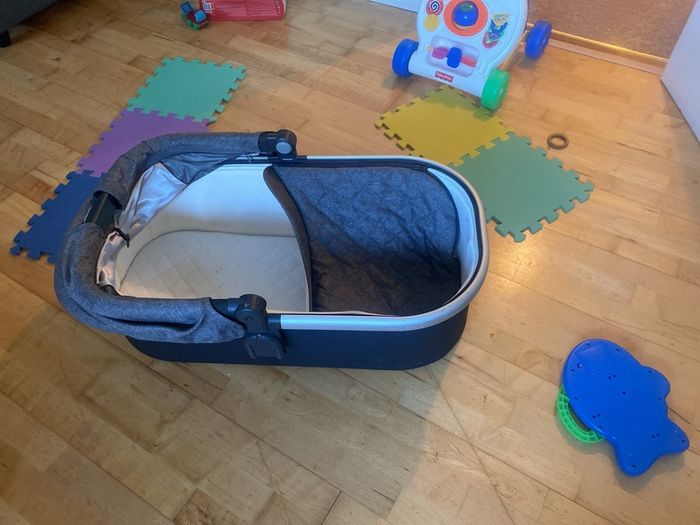 Uppababy V2 bassinet