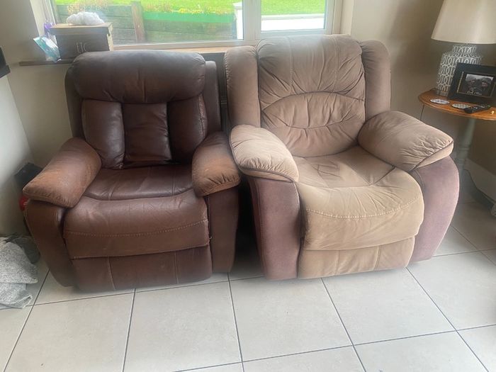 Two recliner chairs and 4 glass panels