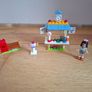Lego Friends Emma's tourist kiosk (41098) Image 3