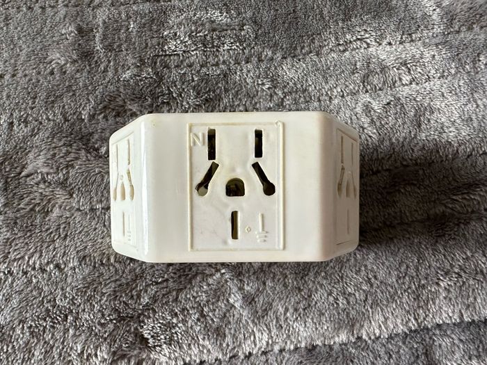 Triple AUS Australia New Zealand plug
