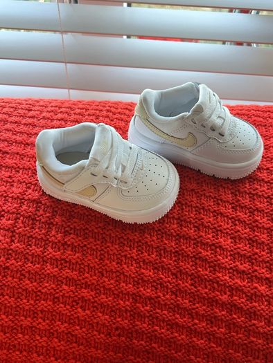 Girls / Boys trainers size 2.5
