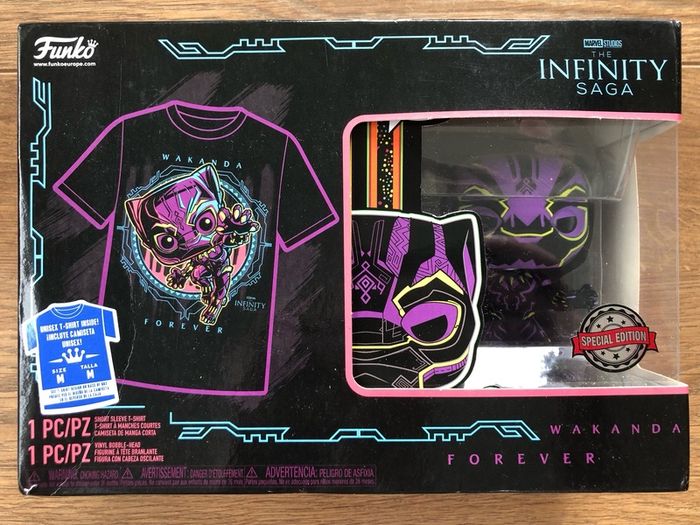 Funko Marvel: Black Panther Blacklight Pop & Tee (Size: M)