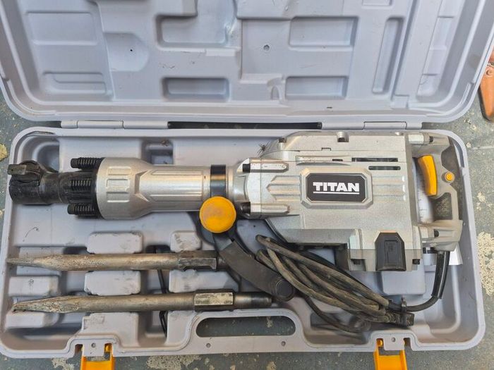 concrete  breaker 230v 16.8kg