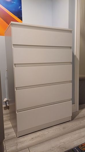Chest of drawers