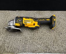 DeWALT 18V XR Brushless Angle Grinder