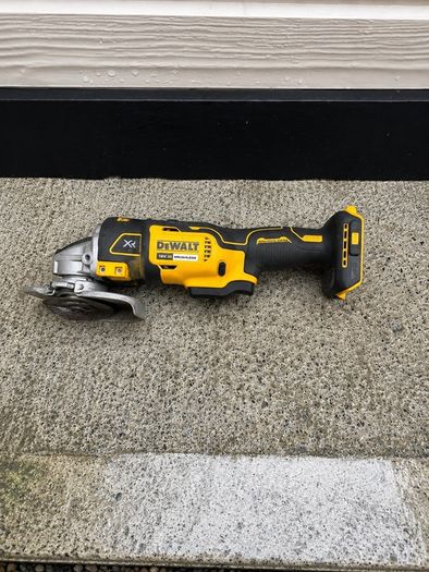 DeWALT 18V XR Brushless Angle Grinder