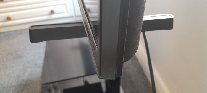 Smart TV 55" + TV Stand. Hitachi