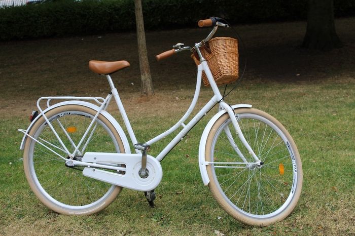 White Vintage Ladies Bike Kenzel Malena 3 Speed Internal Gears Wicker Basket