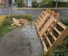 Pallets and woods free to take