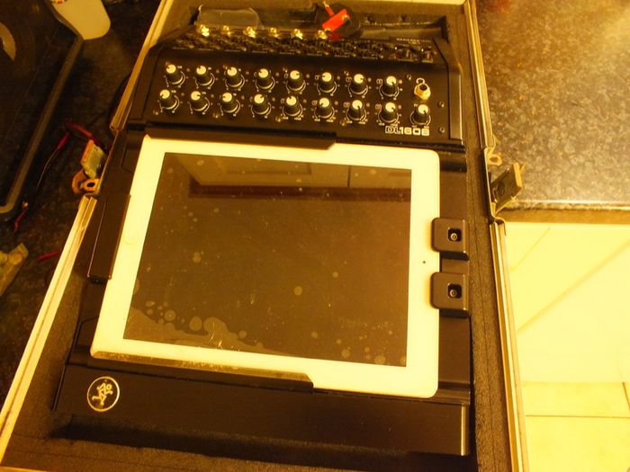 Mackie DL1608 16-Channel Digital Live Sound Mixer