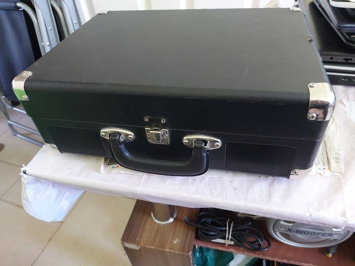 BAUHN Vintage Suitcase Turntable, Model TI-VT-0616, in very good condition