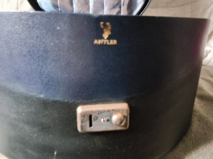 vintage collectable hat case