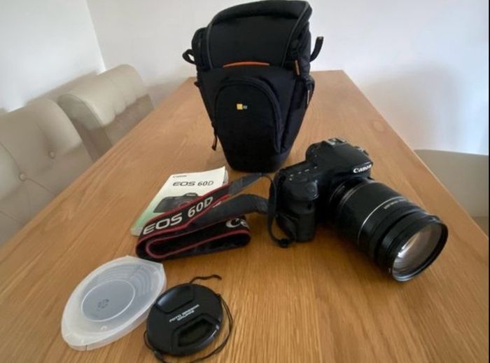 Canon EOS 60d DSLR camera
