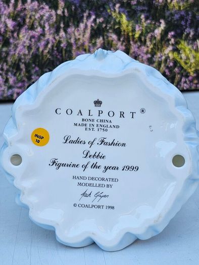Coalport Figurine of the year 1999 Ladies Of Fashion" Debbie"