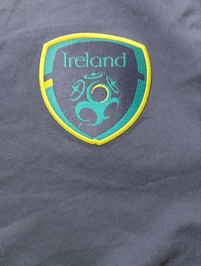Official Umbro Republic of Ireland FAI Sweatshirt Jersey Top Navy M
