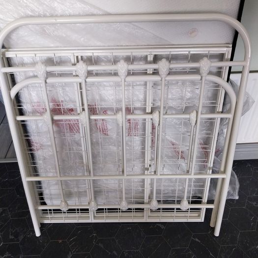 Single bed and Mattress