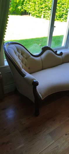 Elegant Upholstered Chaise Lounge