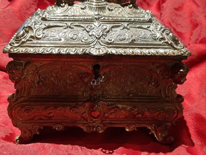 new antique bronze/brass? jewellery box
