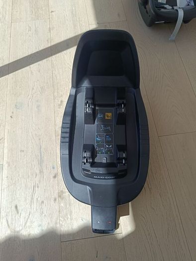 Maxi Cosi Newborn and Toddler car seat.
