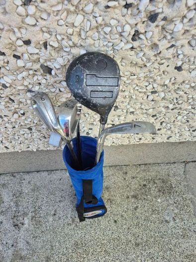 Rival kids golf set with 5 clubs and bag.