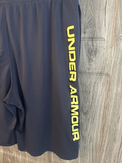 Under Armour Shorts YXL