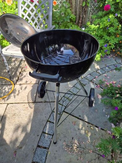 Weber Charcoal Barbecue E-4710