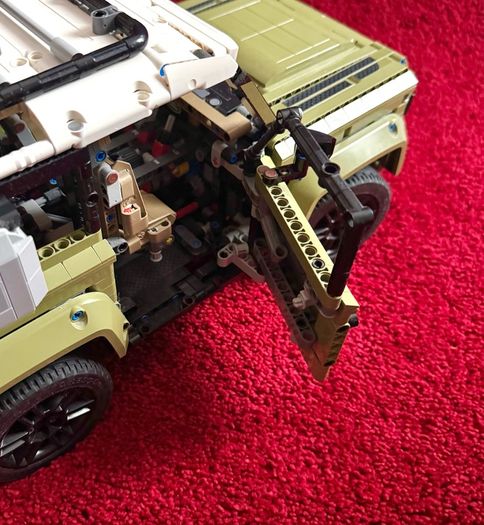LEGO Technic 42110 Land Rover Defender Set