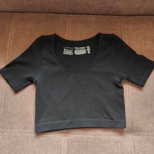 Black cropped top, size S