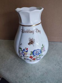 ROYAL TARA Vase For Wedding Day With Bells in Gold