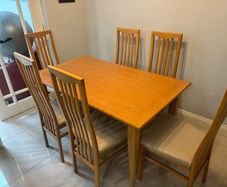 Dining table & 6 chairs