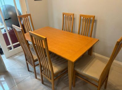 Dining table & 6 chairs