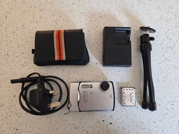 Olympus mju850 sw shock & waterproof digital camera bundle