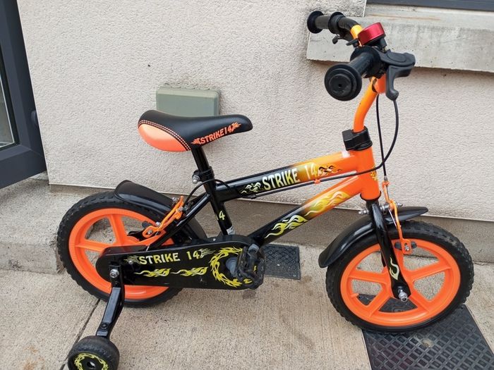Kids strike bike size 14 inch wheels