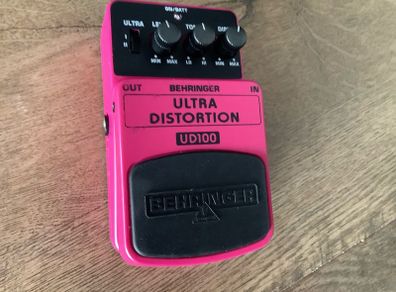 Behringer UD100 Ultra Distortion pedal (Boss DS-2 turbo clone)