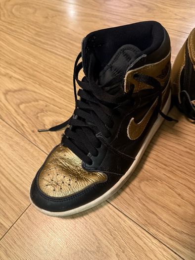Nike Air Jordan 1 High Og Metallic Gold