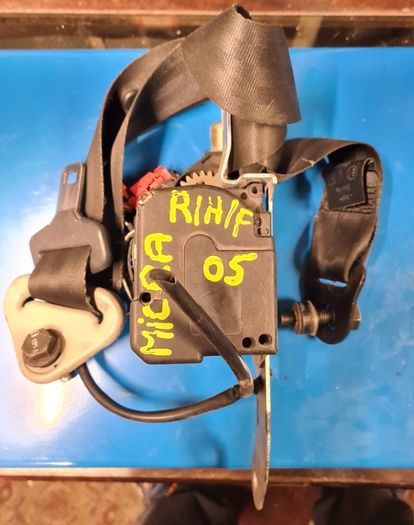 Nissan micra seat belt