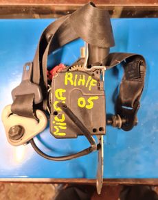 Nissan micra seat belt