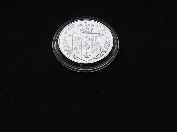 Niue : 1992 Five Dollars Silver Coin Featuring HMS Bounty