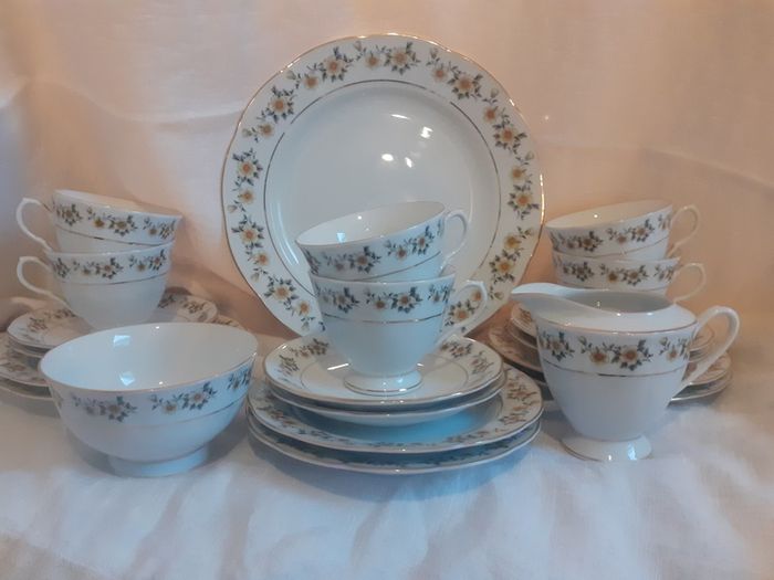 Vintage 21pce China Floral Tea Set.