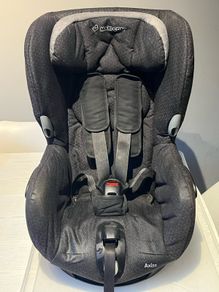 Maxi Cosi Axiss car seat