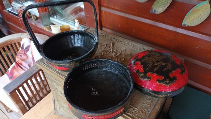 Vintage hand made, hand painted Japanese lunch pail, D18