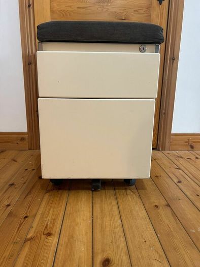 Steel Pedestals with Cushion Tops
